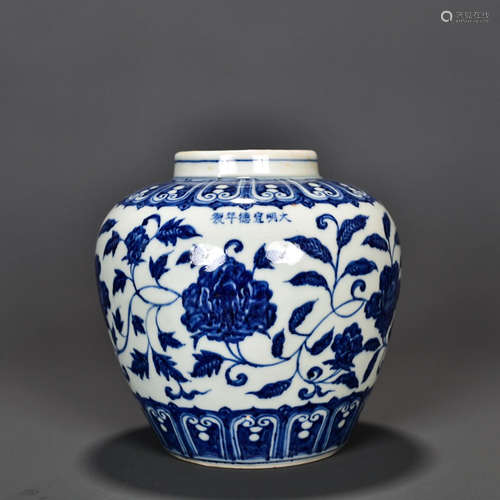 CHINESE BLUE WHITE PORCELAIN JAR