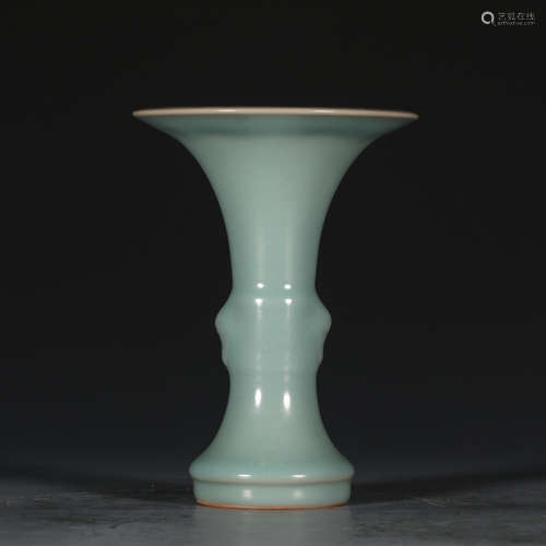 CHINESE RUYAO STYLE PORCELAIN VASE