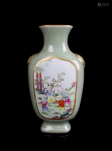 CHINESE FAMILLE ROSE PORCELAIN VASE