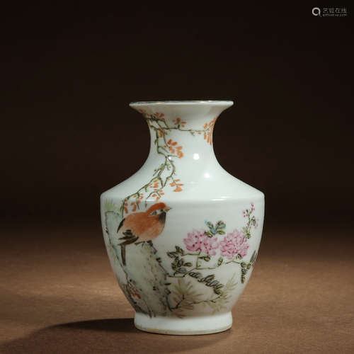 CHINESE FAMILLE ROSE PORCELAIN VASE