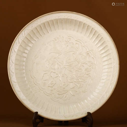 CHINESE DING YAO PORCELAIN PLATE