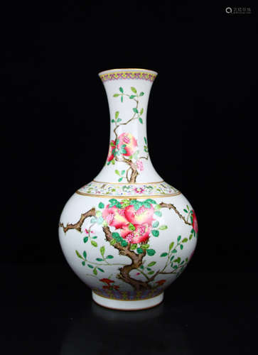 CHINESE FAMILLE ROSE PORCELAIN VASE