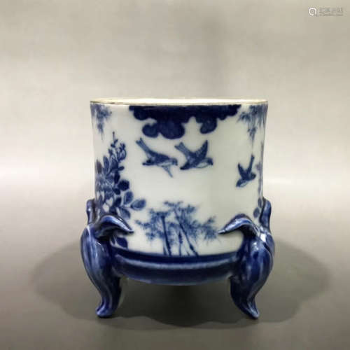 CHINESE BLUE WHITE PORCELAIN TRIPOD CENSER