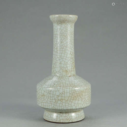 CHINESE CRACKLE GLAZED PORCELAIN VASE