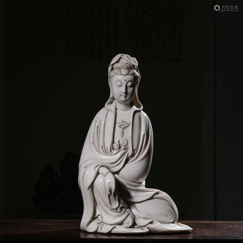 CHINESE BLANC DE CHINE SEATED GUANYIN