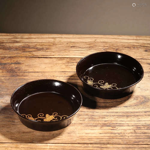 JAPANESE LACQUER WOOD PLATES, PAIR