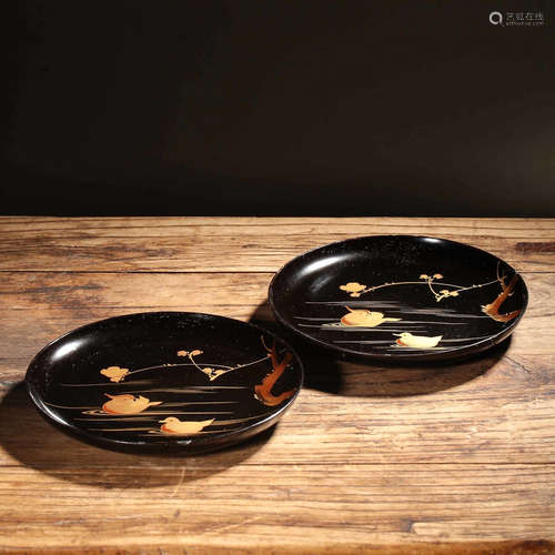 JAPANESE LACQUER WOOD PLATES, PAIR