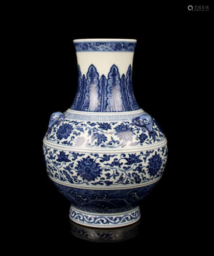 CHINESE BLUE WHITE PORCELAIN VASE WITH MARK