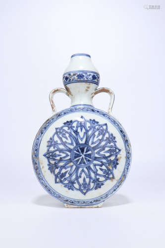Qing Dynasty blue and white porcelain bottle with flower pattern