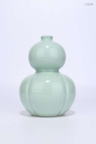 Qing Dynasty azure glazed gourd shape bottle