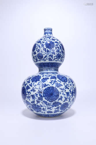 Qing Dynasty blue and white gourd shape bottle
