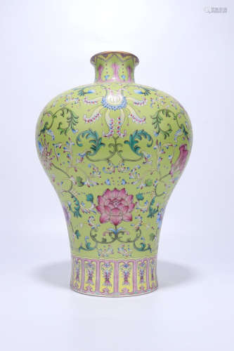 Qing Dynasty famille rose porcelain bottle