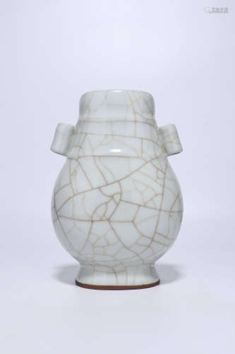 Qing Dynasty ge kiln porcelain Bottle