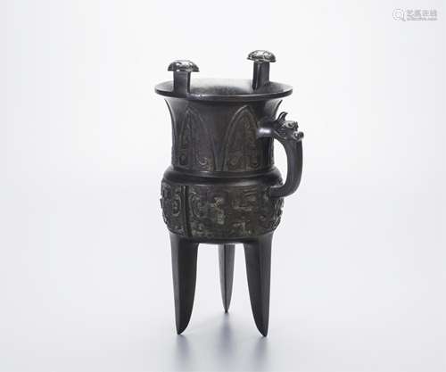 CHINESE BRONZE TRIPOD VESSEL WITH ARCHAISTIC PATTE