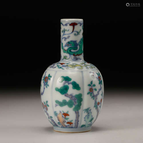 CHINESE DOUCAI PORCELAIN VASE