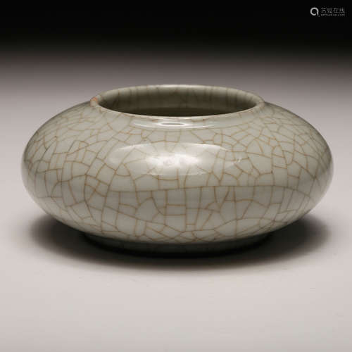 CHINESE CRACKLE GLAZED PORCELAIN WATER COUPE