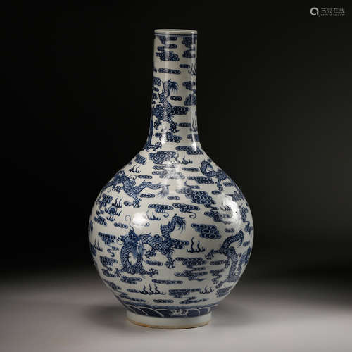 CHINESE BLUE WHITE PORCELAIN VASE