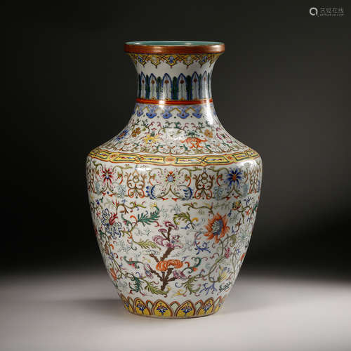 CHINESE FAMILLE ROSE PORCELAIN VASE