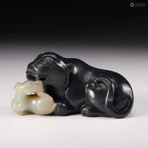 CHINESE BLACK AND WHITE JADE ANIMALS