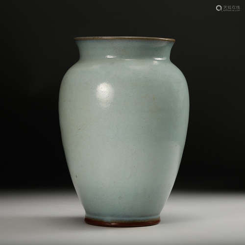 CHINESE CELADON GLAZED PORCELAIN VASE