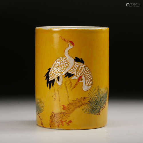 CHINESE YELLOW GROUND FAMILLE ROSE PORCELAIN BRUSH