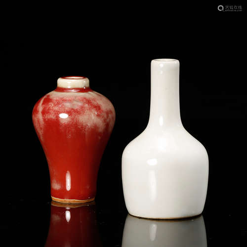 CHINESE MONOCHROME PORCELAIN SNUFF BOTTLE