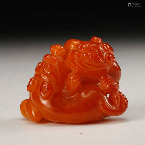 CHINESE AMBER CARVED BEAST