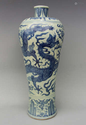 CHINESE BLUE WHITE DRAGON PORCELAIN VASE