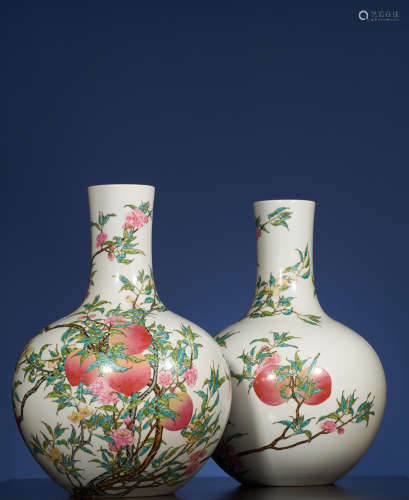 A Pair of Famille Rose Vase, tianqiuping.
YongZheng Period, Qing Dynasty.