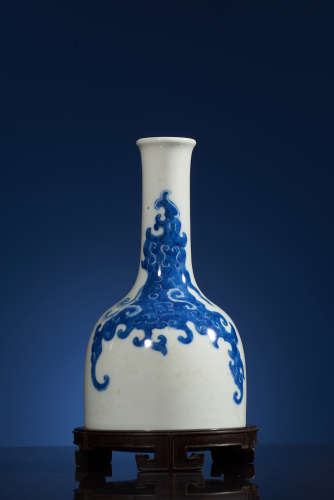 A Blue & White Dragon Mallet Vase. 
YongZheng Period, Qing Dynasty.