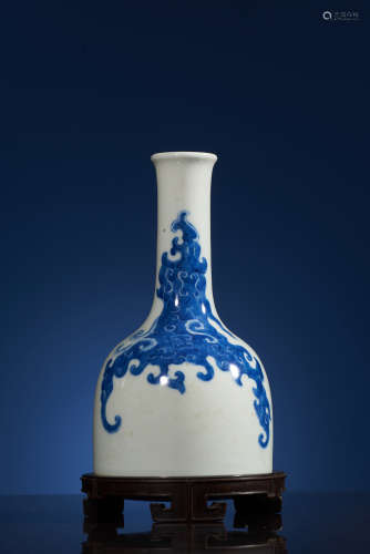 A Blue & White Dragon Mallet Vase. 
YongZheng Period, Qing Dynasty.
