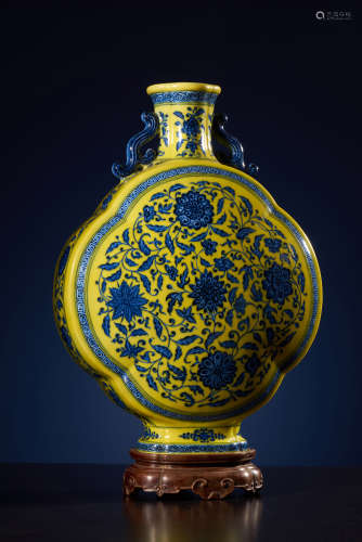 A Very Rare Yellow-Ground Underglaze-Blue Decorated ‘LOTUS SCROLL’ Twin-Handled Vase.
QianLong Period, Qing Dynasty.