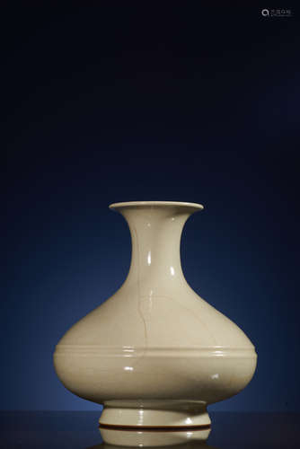 A Ru-Glazed Vase, Zun. 
QianLong Period, Qing Dynasty.