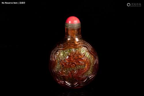 A CARVED 'DRAGON' GLASS SNUFF BOTTLE