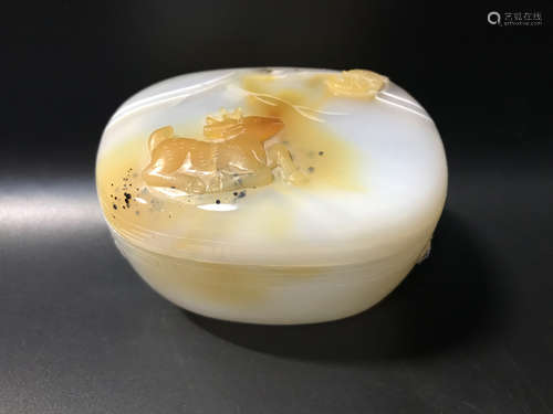 AGATE CARVED 'DEER' BOX WITH COVER