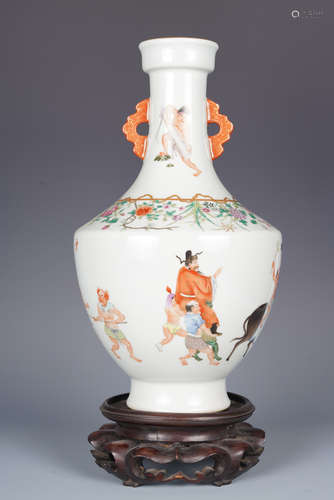 FAMILLE ROSE 'ZHONG KUI' VASE WITH HANDLES