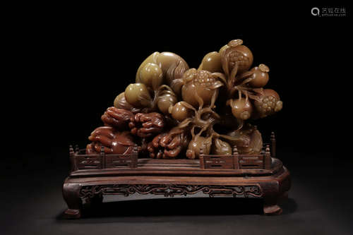 SHOUSHAN SOAPSTONE CARVED 'POMEGRANATE AND FINGERED CITRINE' SCULPTURE