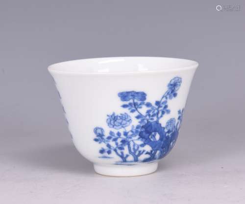 BLUE AND WHITE 'FLOWERS AND CALLIGRAPHY' CUP