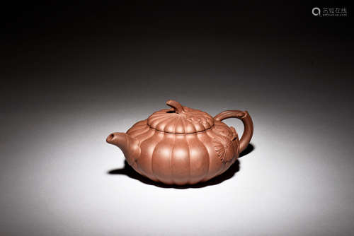 YIXING ZISHA 'CHRYSANTHEMUM' TEAPOT