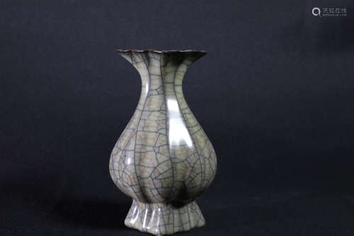 GE WARE MELONG LOBED AND FLORIFORM VASE