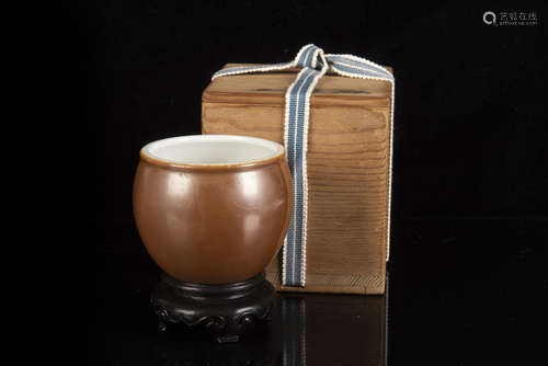 BROWN GLAZED JAR WITH STAND AND WOODEN BOX