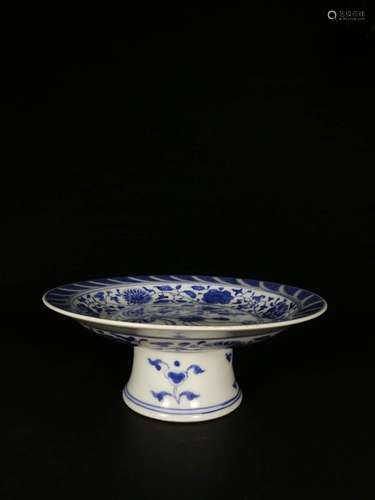 BLUE AND WHITE 'FLOWERS' STEM DISH