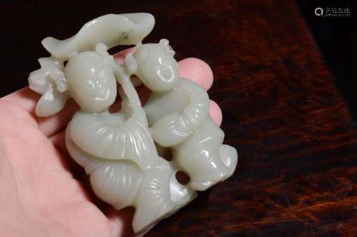 HETIAN CELADON JADE CARVED 'HE HE ER XIAN' FIGURAL GROUP