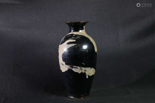 JIZHOU WARE BLACK AND WHITE GLAZED VASE