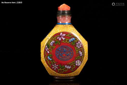 AN ENAMELED SNUFF BOTTLE