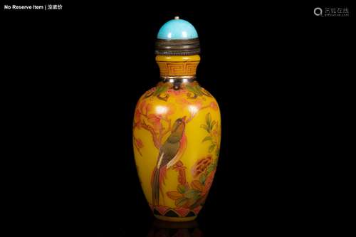 A YELLOW GROUND 'FLOWER AND BIRD SNUFF BOTTLE