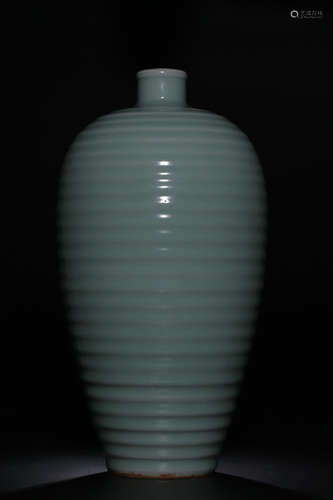 LONGQUAN WARE CELADON GLAZED RING PATTERNED VASE, MEIPING