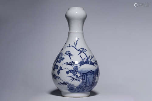 BLUE AND WHITE 'FLOWERS AND BIRDS' GARLIC HEAD VASE