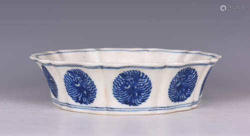 BLUE AND WHITE 'PHOENIX' LOBED WASHER