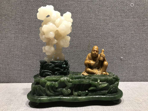 WHITE JADE AND SHOUSHAN SOAPSTONE CARVED 'BODHIDHARMA' FIGURAL GROUP